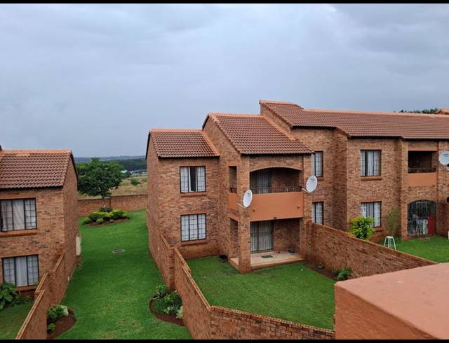 2 BEDROOM APARTMENT FOR SALE IN MOOIKLOOF RIDGE ESTATE